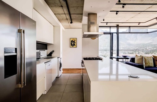 Bo'Kaap Apartment | Penthouse w/Table Mountain Views (Pride View)