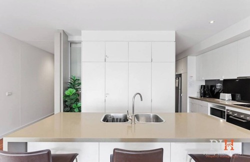 Cowes House | Penthouse Waterfront Apt Sleep 4