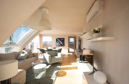 Penzing Condo | Penthouse with a view of Schönbrunn Palace