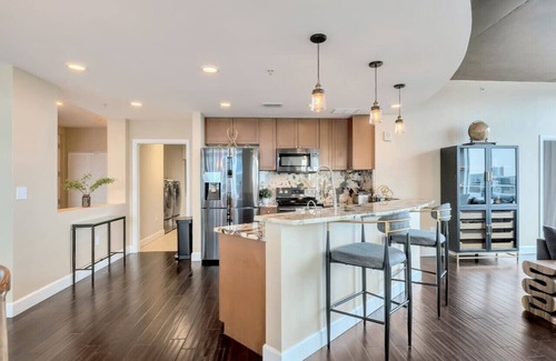 South Eola Apartment | Penthouse with a View