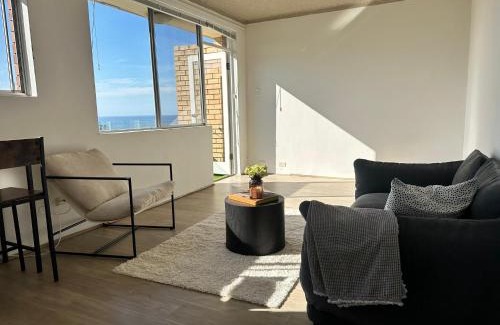 Tamarama Apartment | Penthouse with Beach View