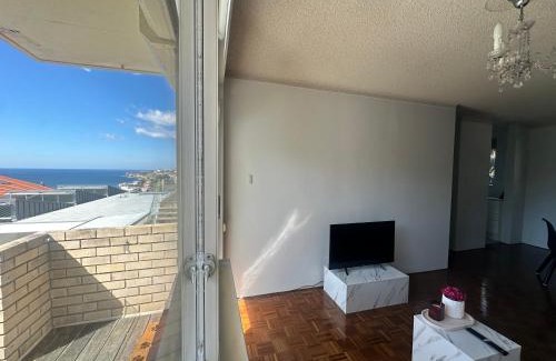 Tamarama Apartment | Penthouse with Beach View
