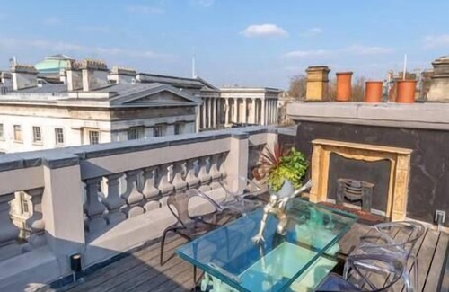 Bloomsbury Apartment | Penthouse with Rooftop Overlooking British Museum