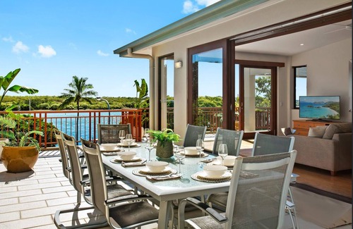 Noosaville Apartment | Penthouse with spectacular river views, situated on the vibrant Gympie Terrace!
