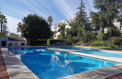 Marbella Apartment | Penthouse with spectacular terrace in Nueva Andalucía, between golf courses.