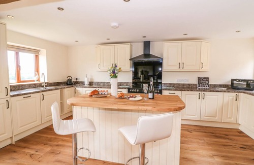 Llanddewi Ystradenny Cottage | PENTRE FAWR, family friendly, with hot tub in Llandrindod Wells