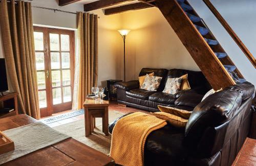 Llanybri House | Penuwch Boathouse
