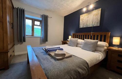 Llanybri House | Penuwch Boathouse