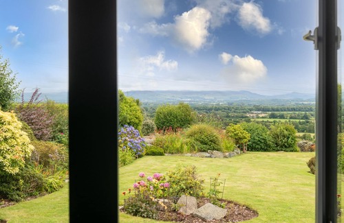 Llanfairpwllgwyngyll House | Penyrorsedd : Modern 3‑Bed Cottage with Snowdonia Views in Star | Managed by Anglesey Holiday Lettin