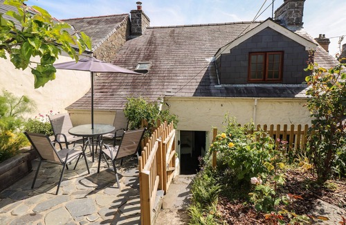 St Dogmaels Cottage | PENYWHELP HOUSE, pet friendly, with open fire in St Dogmaels