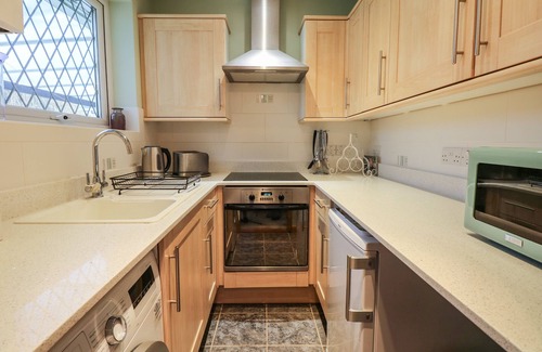Exmouth Cottage | PEONIES, with a garden in Exmouth