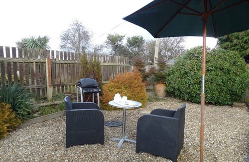 Exmouth Cottage | PEONIES, with a garden in Exmouth