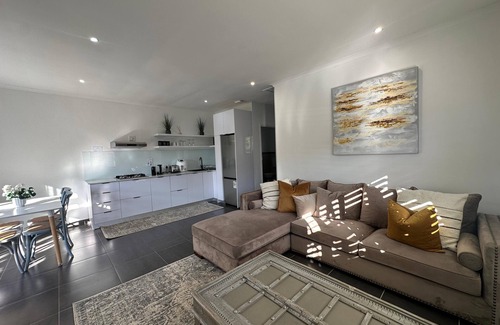 Lakeside Apartment | Peony - Self-catering Studio unit