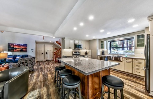 Montgomery Estates House | People’s Choice! Newly Remodeled, Home Theater, Families, Pets, Hot Tub