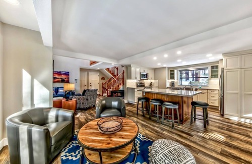 Montgomery Estates House | People’s Choice! Newly Remodeled, Home Theater, Families, Pets, Hot Tub