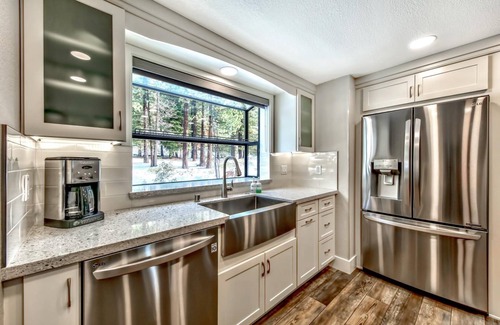 Montgomery Estates House | People’s Choice! Newly Remodeled, Home Theater, Families, Pets, Hot Tub