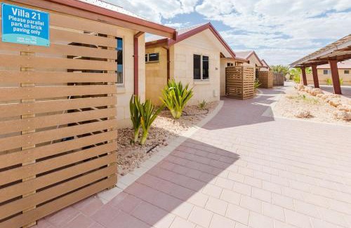Coral Bay Apartment | Peoples Park