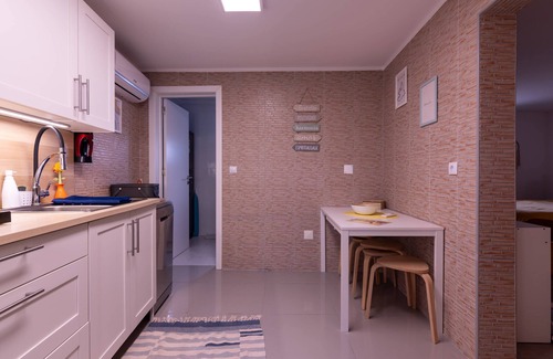 Perafita House | Perafita Yellow House - EcoHost