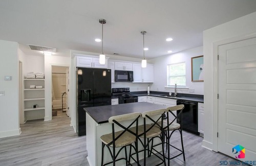 Pooler House | Perch-Cozy, Quiet Home Close to SAV, I-95 and PetFriendly