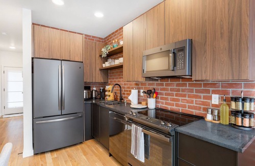 Minor House | Perch - Marion Manor 16: Modern Townhome 10 mins from Seattle U & Swedish