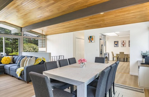 Newport House | Perch - Sunny 4BR Retreat – Family-Friendly Comfort