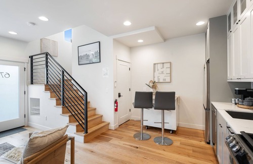 North Queen Anne House | Perch - The Ashworth 67: Chic 3 BR North Queen Ann Retreat with Parking
