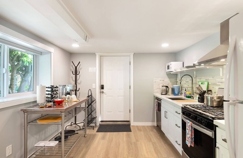 Wallingford Apartment | Perch - The Farmhouse B: Walk to Lake Union/Cozy 1BR with Backyard Retreat