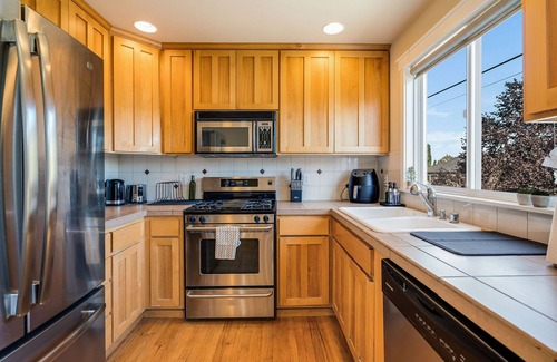 North Queen Anne House | Perch - Walk to Lake Union! Spacious 3BR/3.5BA w/ Garage