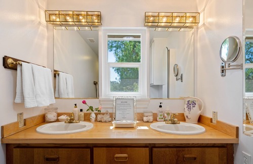 Los Olivos House | Perched above yet just steps from the Restaurants and Wine Tasting of Los Olivos