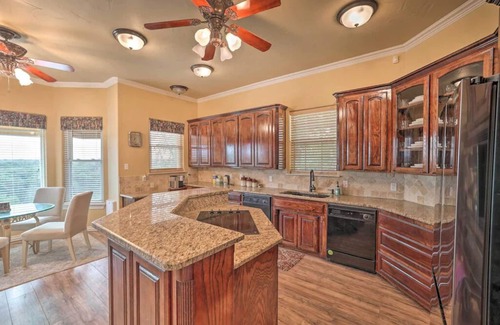 River Oaks House | Perched atop a bluff overlooking the expansive views! Near Stockyards, Dickies