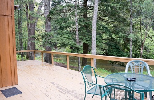Branch Cabin | Pere Marquette River Fishing Cabin 2