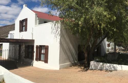 Prince Albert Apartment | Peredraai