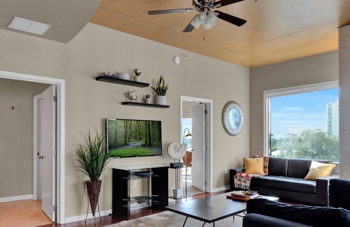 South Eola Apartment | Perfect 1/1 DOWNTOWN apartment beautifully styled