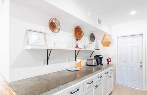 Bay Harbor Islands Apartment | Perfect 2 bed 1 bath|Prime Location 2 min to beach