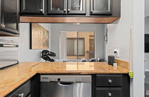 Arden-Arcade Condo | Perfect 2 bedroom 2 bath condo with a pool and gym