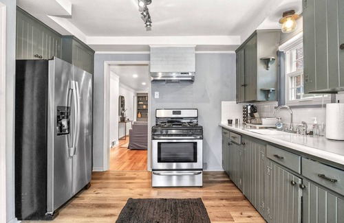 Dearborn House | Perfect 2 Bedroom Retreat | The River Home