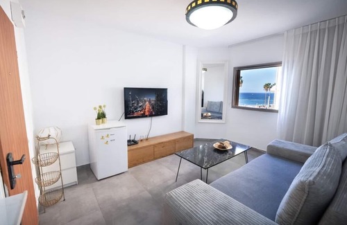 Bat Yam Apartment | Perfect 2-bedroom Sea View apartment in Bat Yam with WiFi