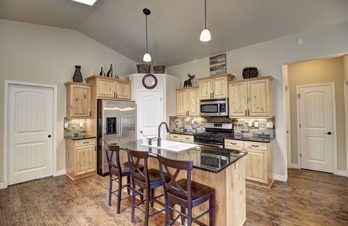 Columbia Falls House | Perfect 3b/3b townhome in Meadowlake with summer hot tub and pool!