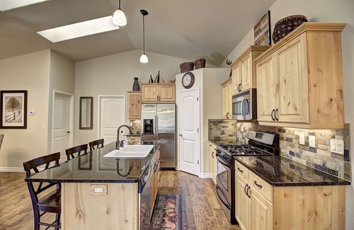 Columbia Falls House | Perfect 3b/3b townhome in Meadowlake with summer hot tub and pool!