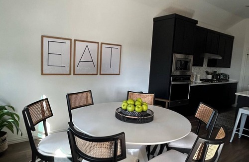 Melissa House | Perfect 4-bedroom building with AC in Melissa