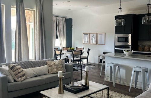 Melissa House | Perfect 4-bedroom building with AC in Melissa