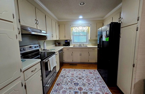 Pansey House | Perfect and convenient location. Many amenities.