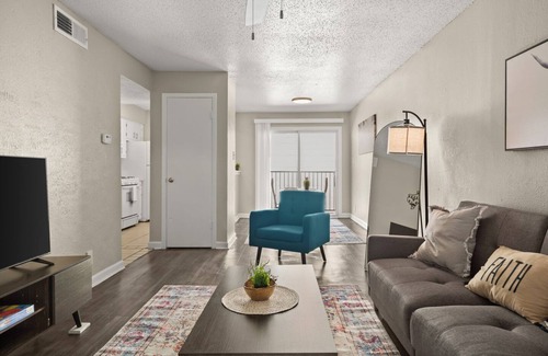 South Manchaca Apartment | Perfect Austin Escape – 2BR Sleeps 6, Free Parking