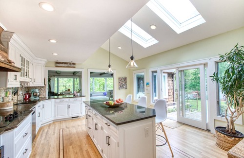 Cos Cob House | Perfect Balance of Nature and Social Life, includes swimming pool
