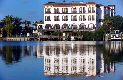St. Pete Beach Hotel | Perfect Beach Getaway! Balcony, Outdoor Pool, Near Pass-A-Grille Dog Beach