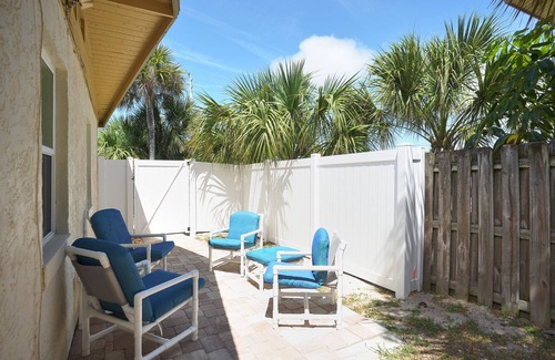 Snug Harbor Estates House | Perfect Beach Location - Spacious, Modern Cottage