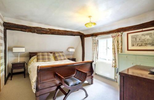 Maidstone House | Perfect Booking The Buttery 500 Year Old Cottage