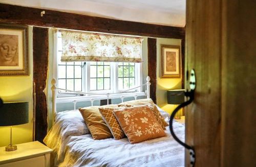 Maidstone House | Perfect Booking The Buttery 500 Year Old Cottage