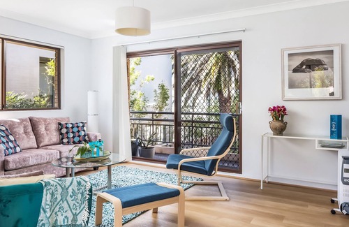 Thirroul Apartment | Perfect Break - 100m to Thirroul Beach - Everything is at your doorstep
