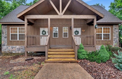 Reeds Spring Cabin | Perfect Cabin Retreat! Close to Silver Dollar City